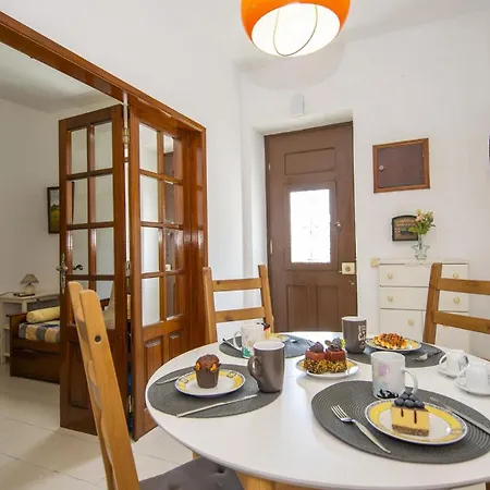 B103 - Castle Way Townhouse