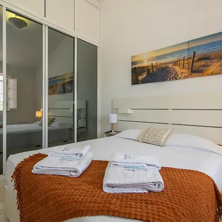B103 - Castle Way Townhouse Holiday home *