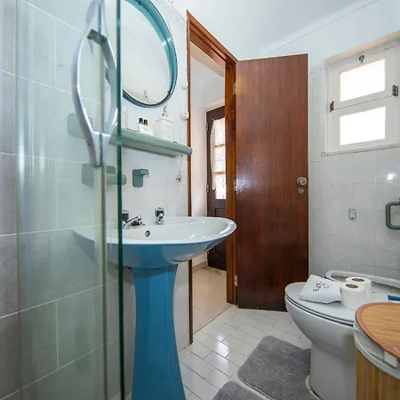 B103 - Castle Way Townhouse Holiday home *